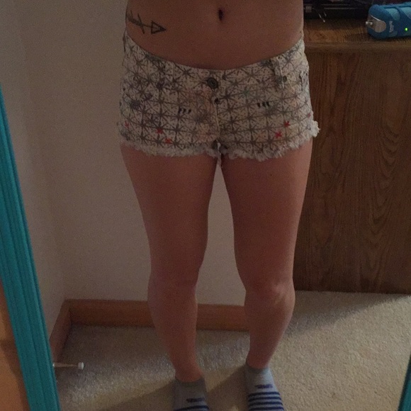 Patterned shorts - Picture 2 of 3